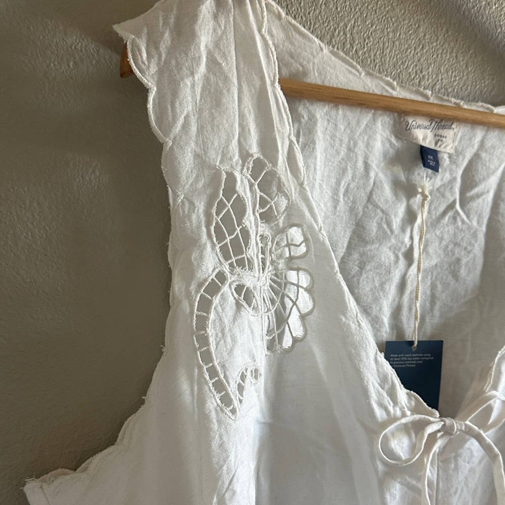 NWT White Linen Blend Tie-Front Cutwork Tank - Picture 2 of 6